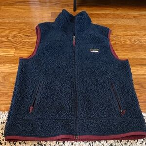 L.L. Bean Men’s Dark Blue Navy Fleece Vest with Maroon Trim in size M